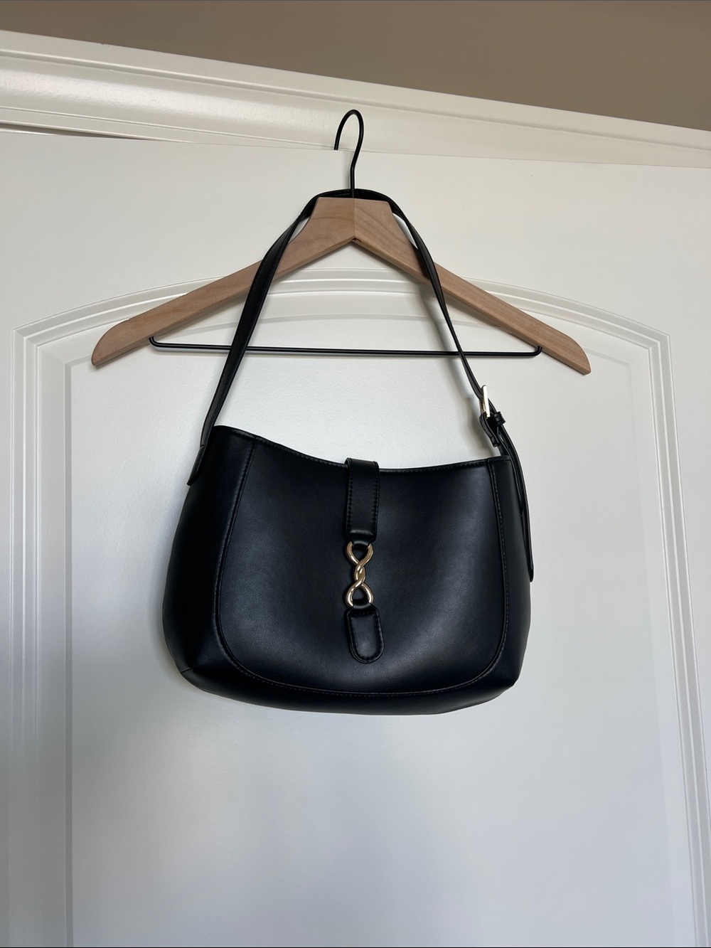 Black shoulder bag